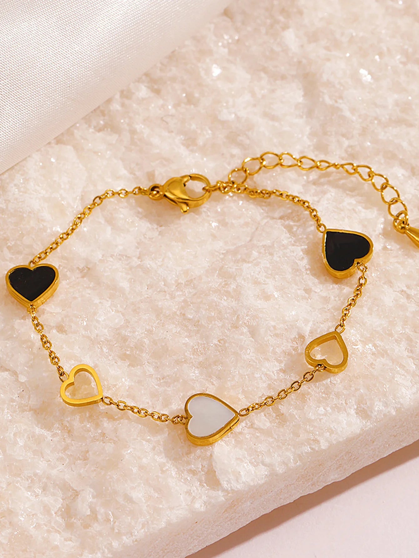 White, black and gray heart-shaped bracelet