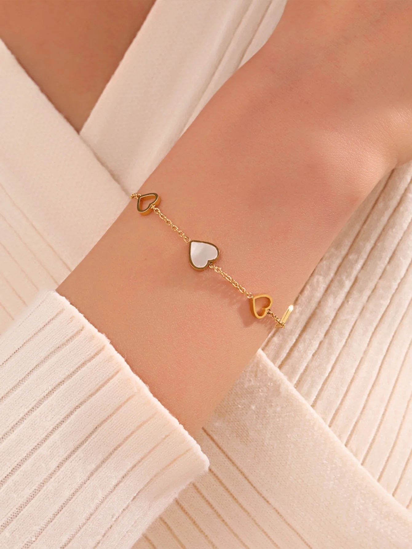 White, black and gray heart-shaped bracelet