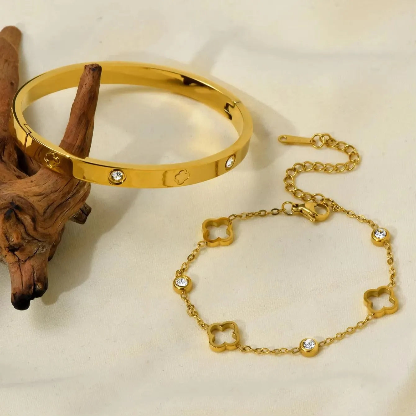 Elegant Clover Bracelet Set